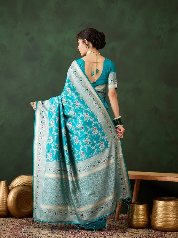 Green_Art_Silk_Woven_Banarasi_Saree_With_Unstitched_Blouse_For_Women