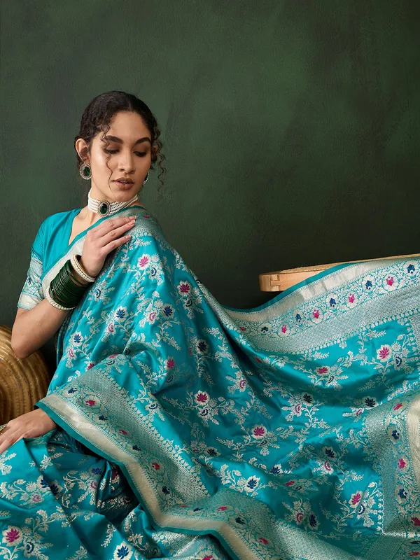 Green_Art_Silk_Woven_Banarasi_Saree_With_Unstitched_Blouse_For_Women