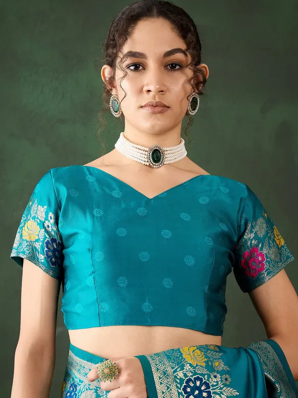 Green_Silk_Blend_Woven_Banarasi_Saree_With_Unstitched_Blouse_For_Women
