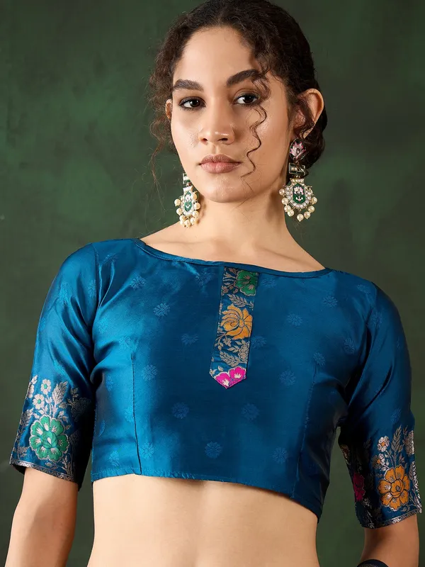 Green_Silk_Blend_Woven_Banarasi_Saree_With_Unstitched_Blouse_For_Women