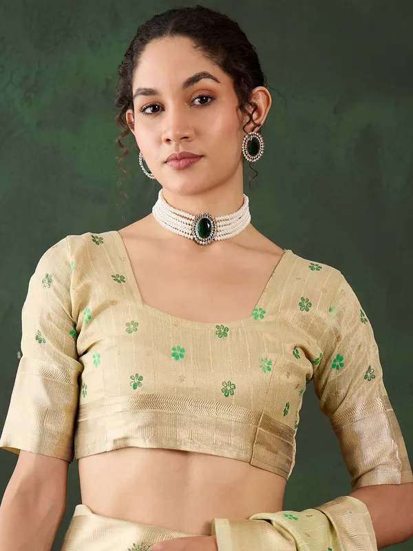 Green_Organza_Woven_Banarasi_Saree_With_Unstitched_Blouse_For_Women