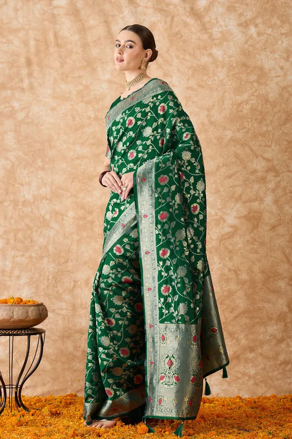 Green_Art_Silk_Woven_Banarasi_Saree_With_Unstitched_Blouse_For_Women
