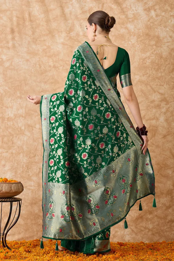 Green_Art_Silk_Woven_Banarasi_Saree_With_Unstitched_Blouse_For_Women