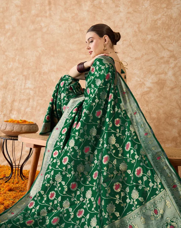 Green_Art_Silk_Woven_Banarasi_Saree_With_Unstitched_Blouse_For_Women
