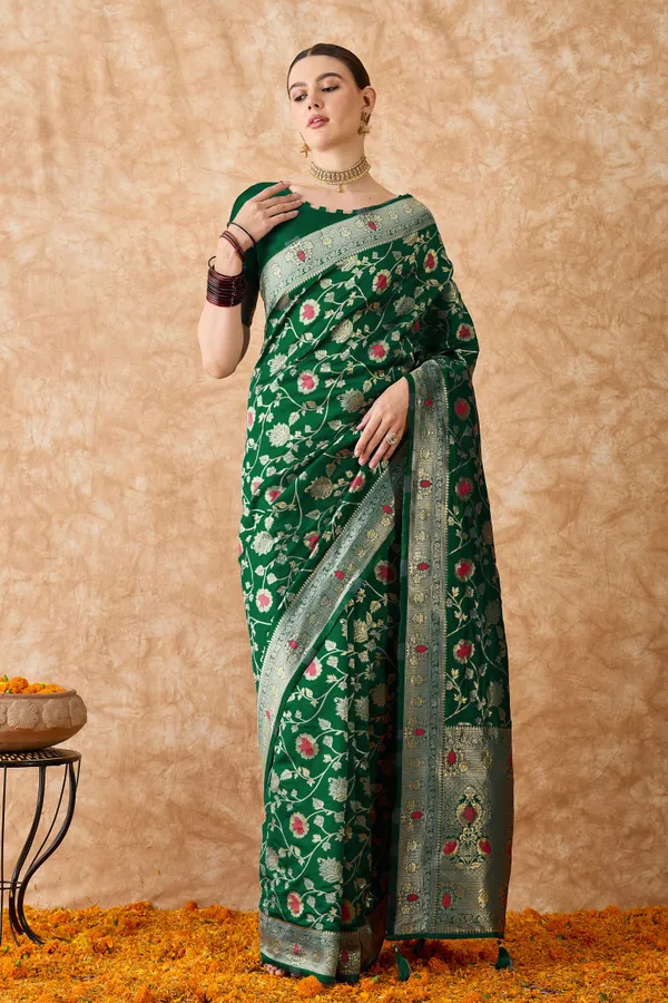 Green_Art_Silk_Woven_Banarasi_Saree_With_Unstitched_Blouse_For_Women