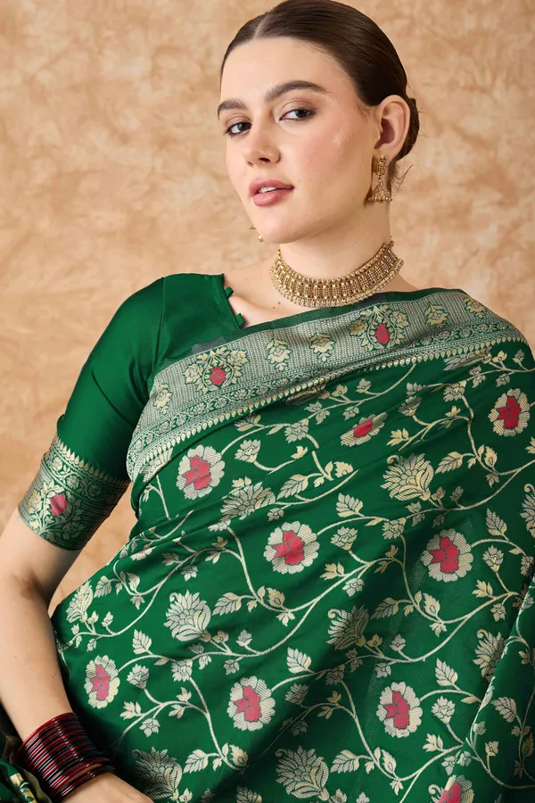 Green_Art_Silk_Woven_Banarasi_Saree_With_Unstitched_Blouse_For_Women