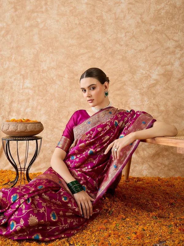 Magenta_Art_Silk_Woven_Banarasi_Saree_With_Unstitched_Blouse_For_Women