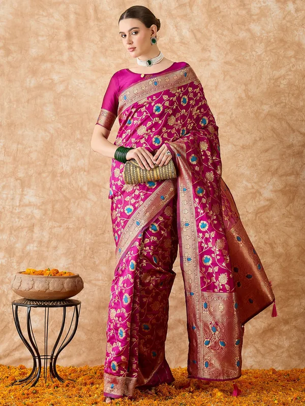 Magenta_Art_Silk_Woven_Banarasi_Saree_With_Unstitched_Blouse_For_Women