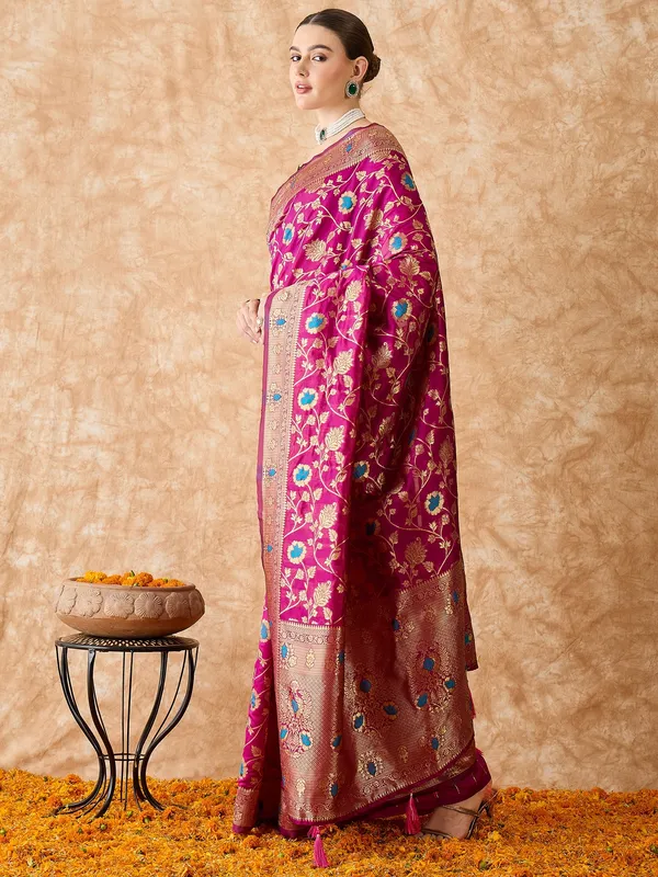Magenta_Art_Silk_Woven_Banarasi_Saree_With_Unstitched_Blouse_For_Women