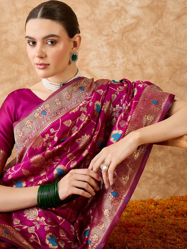 Magenta_Art_Silk_Woven_Banarasi_Saree_With_Unstitched_Blouse_For_Women