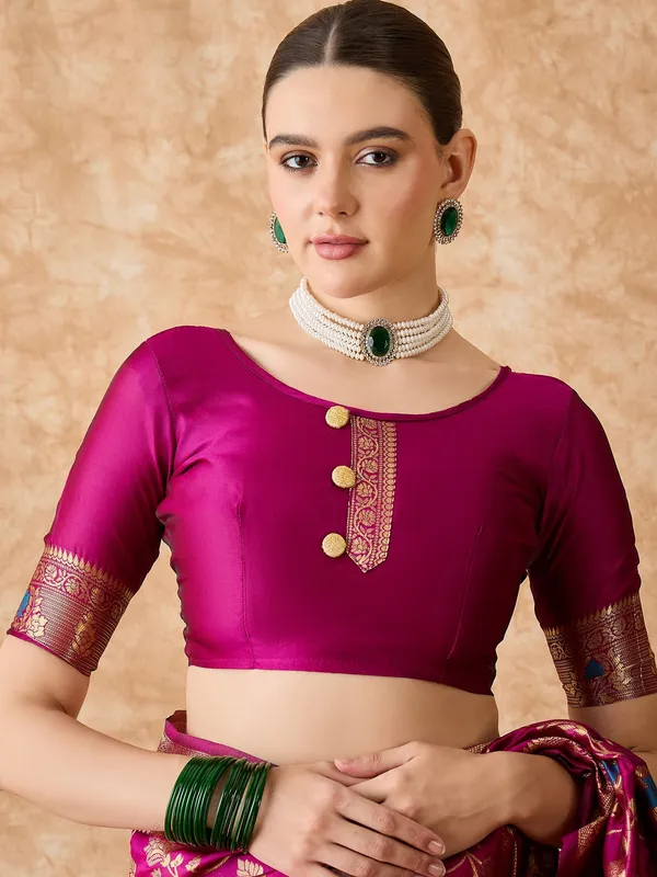 Magenta_Art_Silk_Woven_Banarasi_Saree_With_Unstitched_Blouse_For_Women