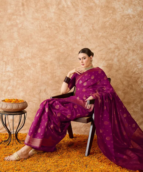 Magenta_Art_Silk_Woven_Banarasi_Saree_With_Unstitched_Blouse_For_Women