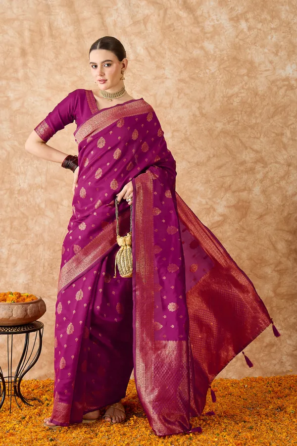 Magenta_Art_Silk_Woven_Banarasi_Saree_With_Unstitched_Blouse_For_Women