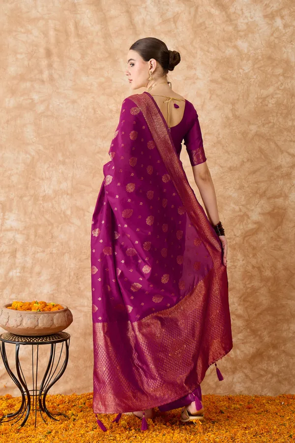 Magenta_Art_Silk_Woven_Banarasi_Saree_With_Unstitched_Blouse_For_Women