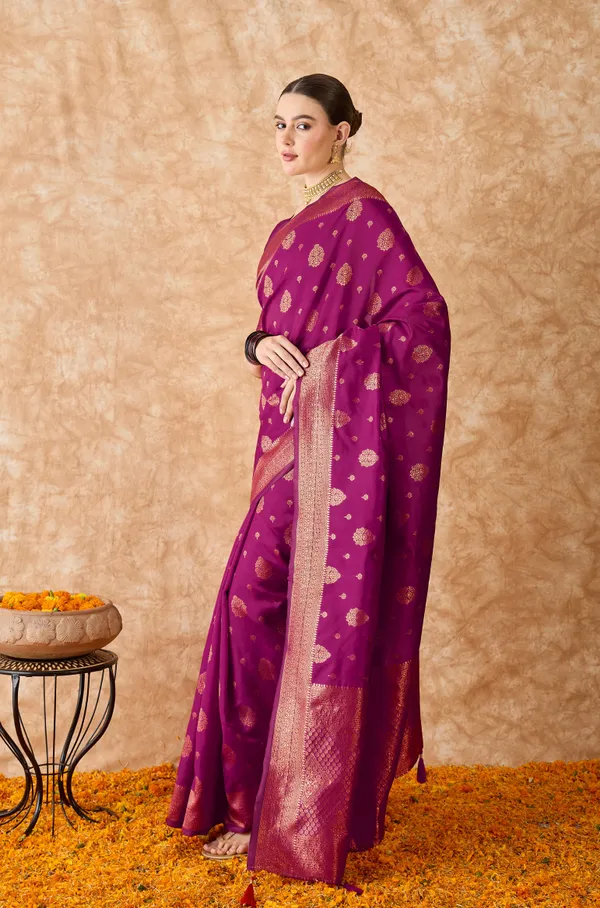 Magenta_Art_Silk_Woven_Banarasi_Saree_With_Unstitched_Blouse_For_Women