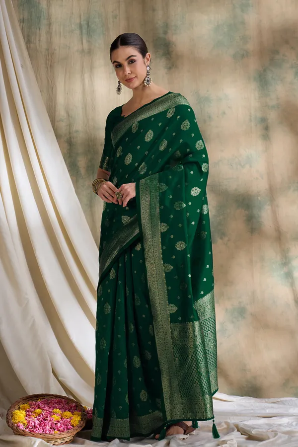 Green_Art_Silk_Woven_Banarasi_Saree_With_Unstitched_Blouse_For_Women