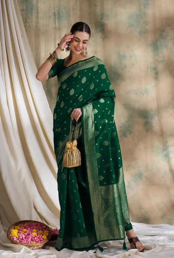 Green_Art_Silk_Woven_Banarasi_Saree_With_Unstitched_Blouse_For_Women