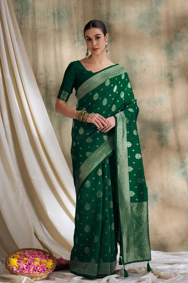 Green_Art_Silk_Woven_Banarasi_Saree_With_Unstitched_Blouse_For_Women
