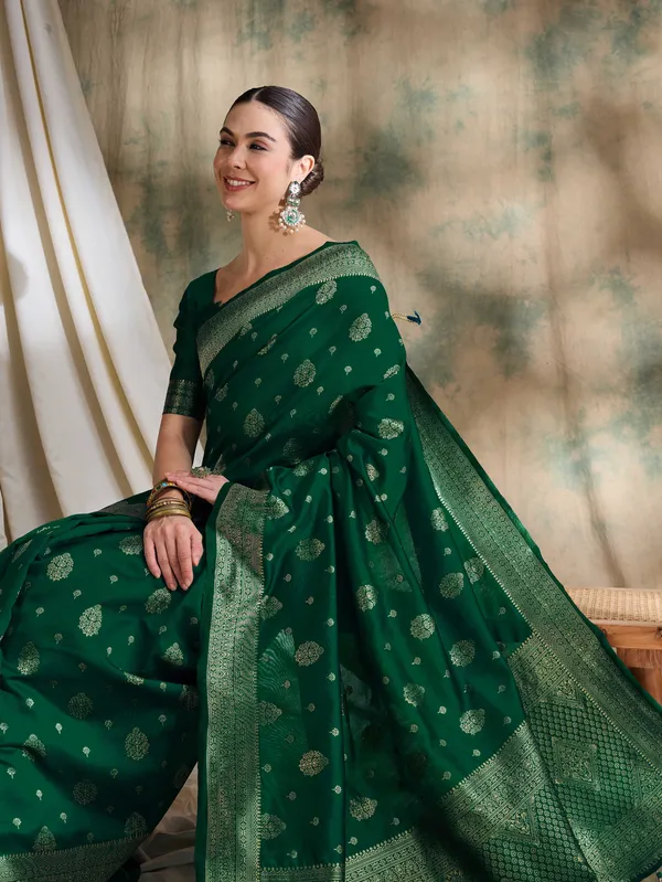 Green_Art_Silk_Woven_Banarasi_Saree_With_Unstitched_Blouse_For_Women