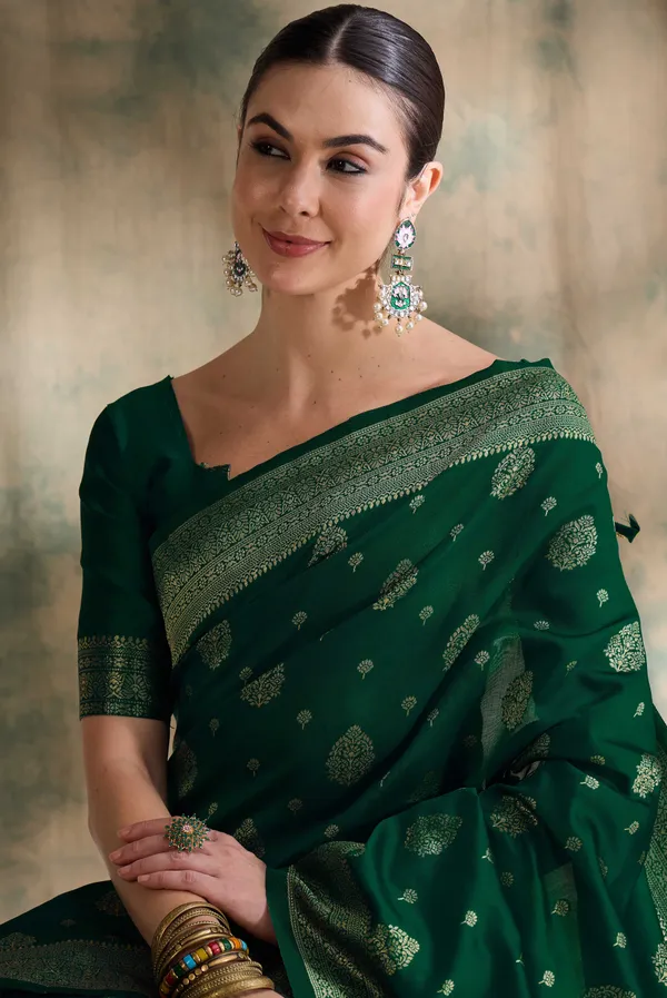 Green_Art_Silk_Woven_Banarasi_Saree_With_Unstitched_Blouse_For_Women