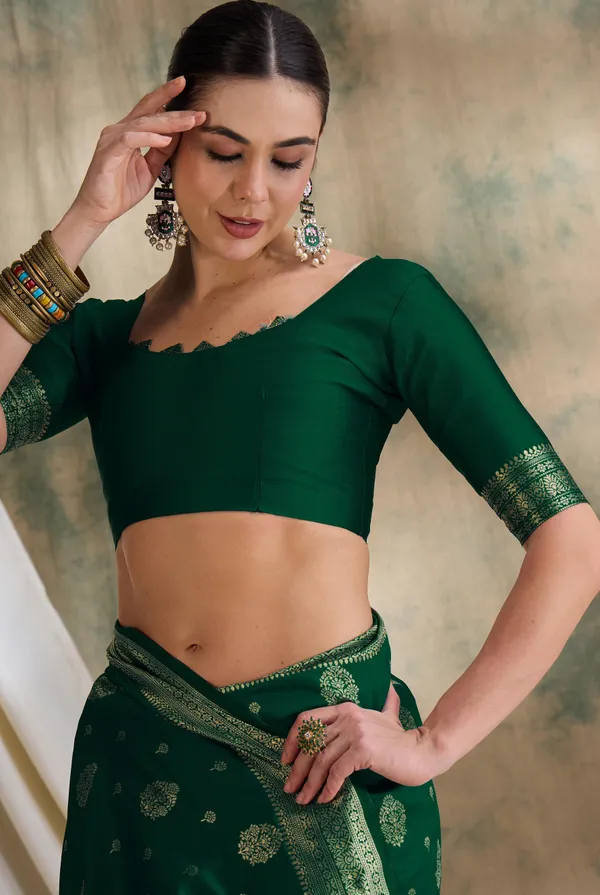 Green_Art_Silk_Woven_Banarasi_Saree_With_Unstitched_Blouse_For_Women