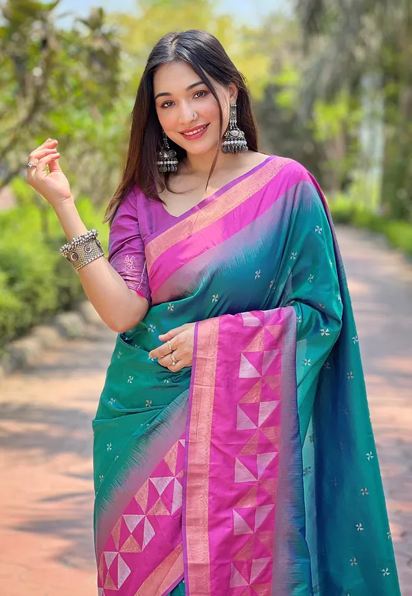 Green_Art_Silk_Self_Design_Kanjivaram_Saree_With_Unstitched_Blouse_For_Women