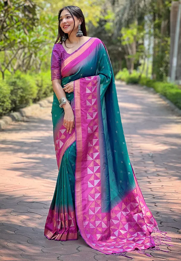 Green_Art_Silk_Self_Design_Kanjivaram_Saree_With_Unstitched_Blouse_For_Women