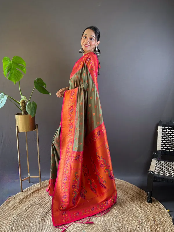 Green_Art_Silk_Self_Design_Paithani_Saree_With_Unstitched_Blouse_For_Women