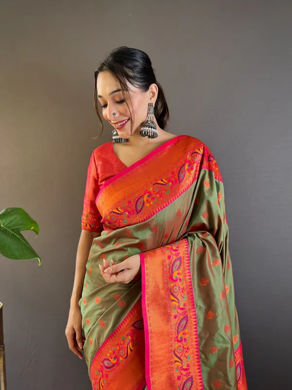 Green_Art_Silk_Self_Design_Paithani_Saree_With_Unstitched_Blouse_For_Women