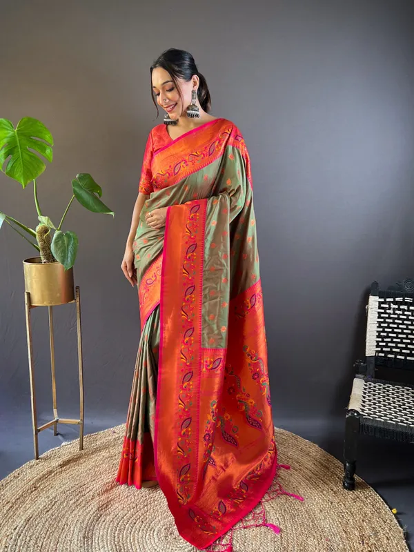 Green_Art_Silk_Self_Design_Paithani_Saree_With_Unstitched_Blouse_For_Women