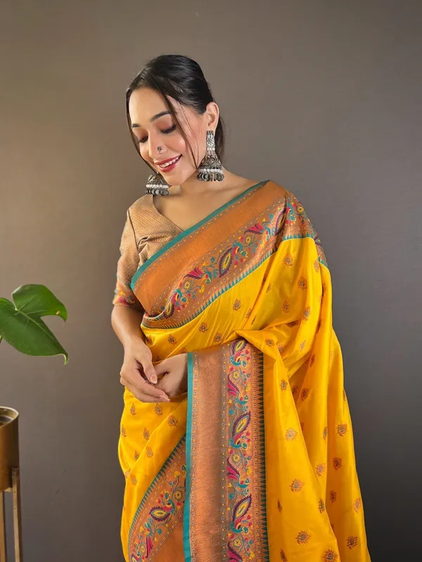 Yellow_Art_Silk_Self_Design_Paithani_Saree_With_Unstitched_Blouse_For_Women