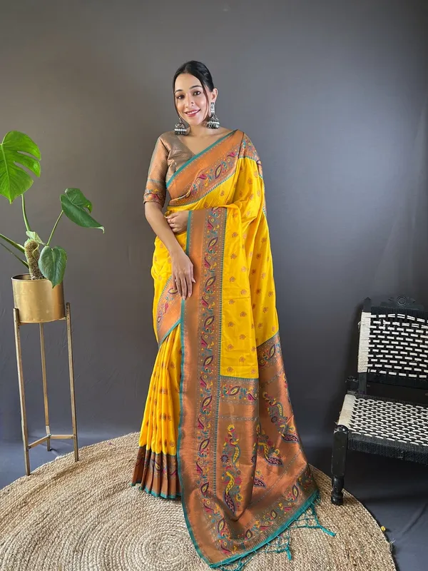 Yellow_Art_Silk_Self_Design_Paithani_Saree_With_Unstitched_Blouse_For_Women
