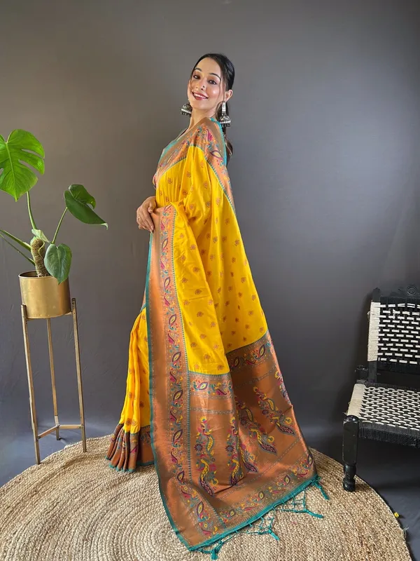 Yellow_Art_Silk_Self_Design_Paithani_Saree_With_Unstitched_Blouse_For_Women