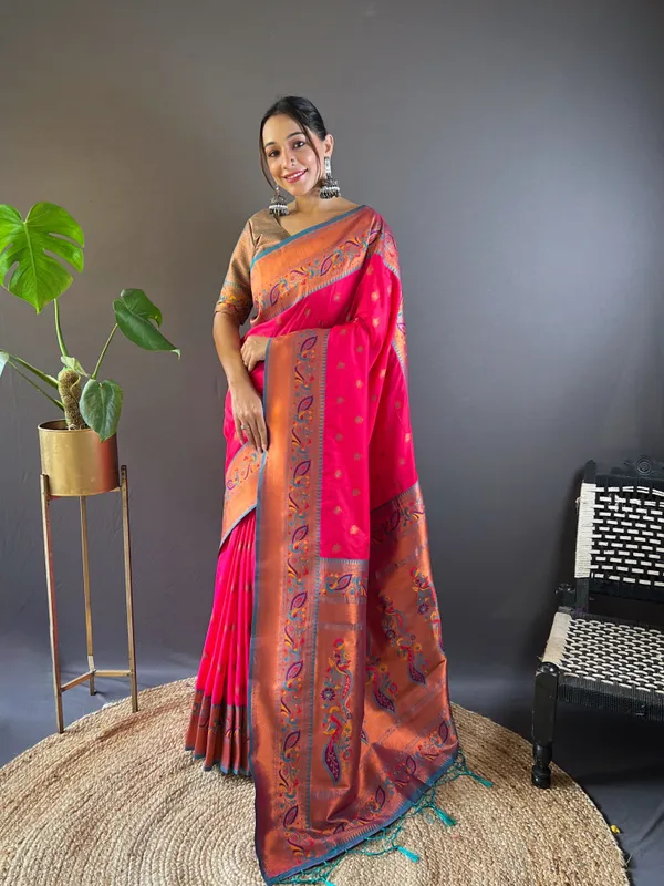 Red_Art_Silk_Self_Design_Paithani_Saree_With_Unstitched_Blouse_For_Women