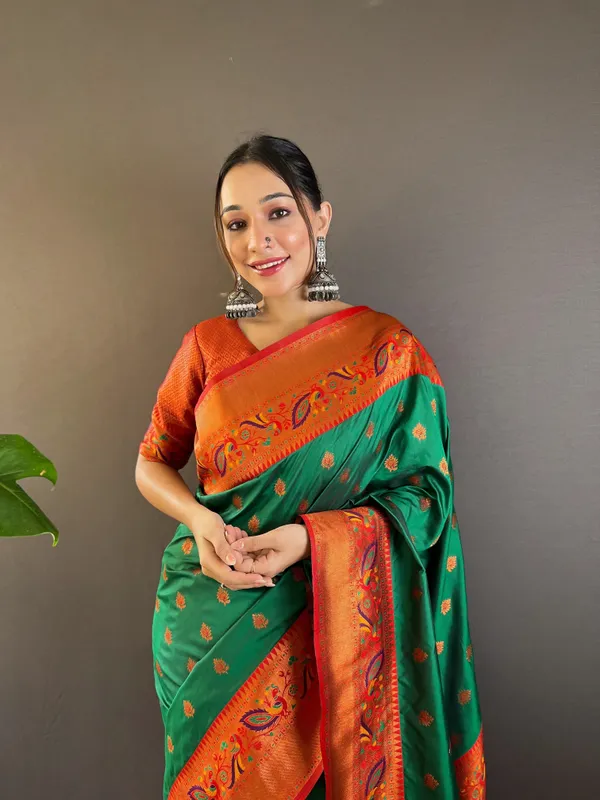 Green_Art_Silk_Self_Design_Paithani_Saree_With_Unstitched_Blouse_For_Women