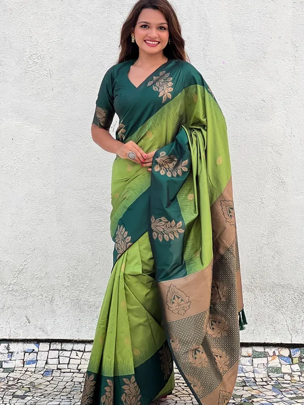 Green_Art_Silk_Self_Design_Kanjivaram_Saree_With_Unstitched_Blouse_For_Women