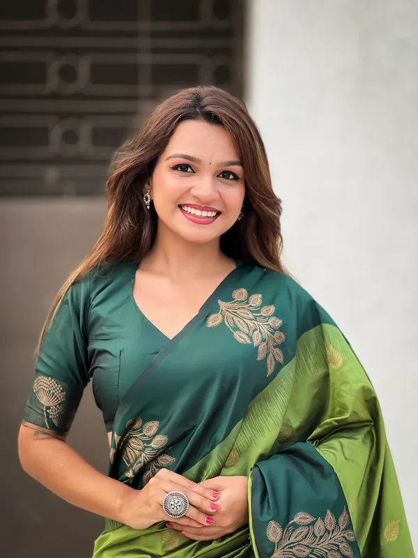 Green_Art_Silk_Self_Design_Kanjivaram_Saree_With_Unstitched_Blouse_For_Women