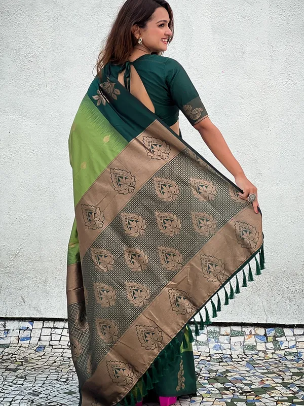 Green_Art_Silk_Self_Design_Kanjivaram_Saree_With_Unstitched_Blouse_For_Women