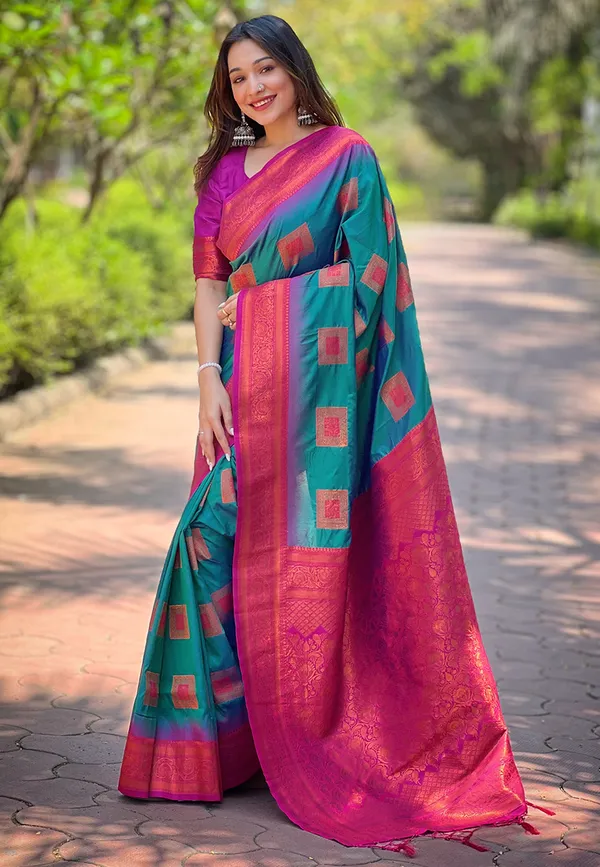 Green_Art_Silk_Self_Design_Kanjivaram_Saree_With_Unstitched_Blouse_For_Women