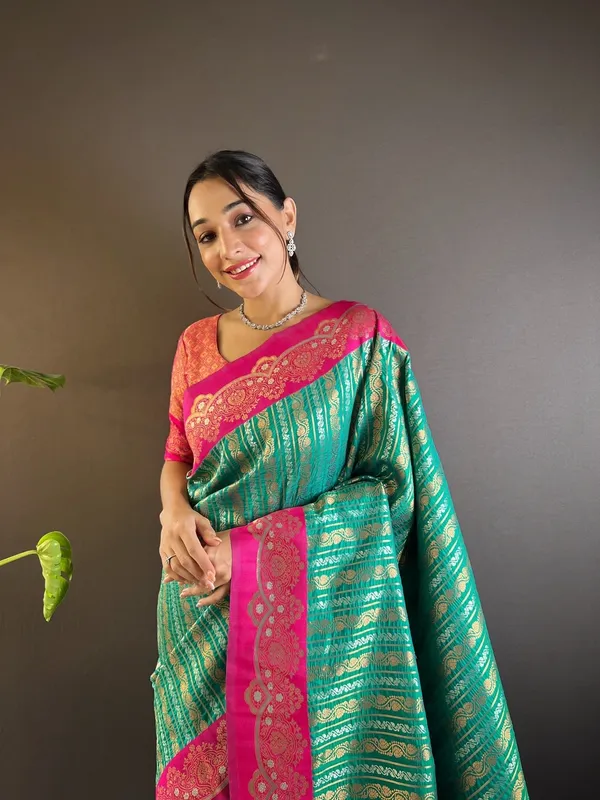 Green_Art_Silk_Self_Design_Kanjivaram_Saree_With_Unstitched_Blouse_For_Women