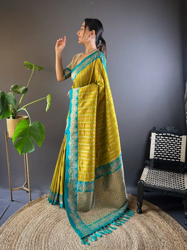 Green_Art_Silk_Self_Design_Kanjivaram_Saree_With_Unstitched_Blouse_For_Women
