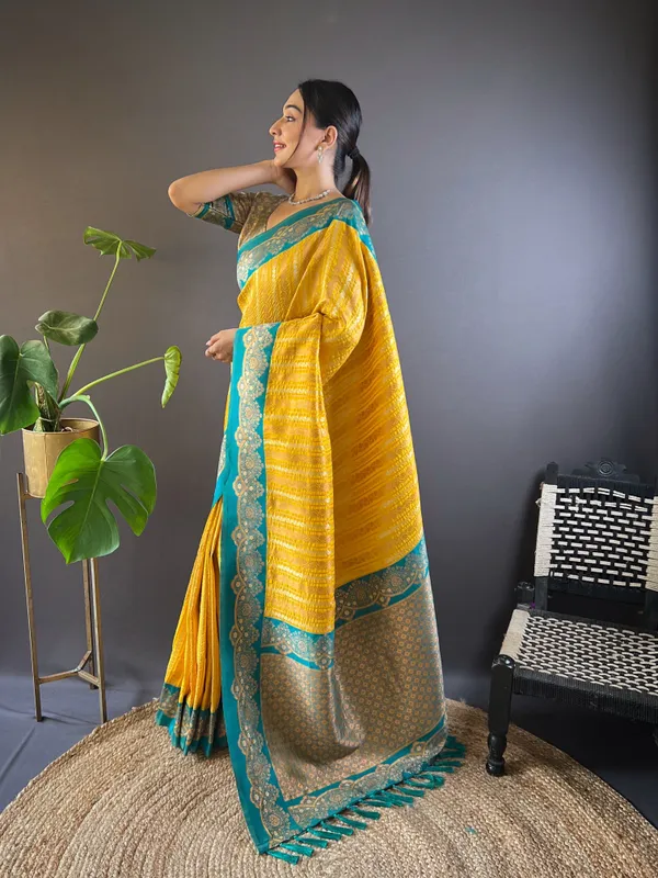 Yellow_Art_Silk_Self_Design_Kanjivaram_Saree_With_Unstitched_Blouse_For_Women