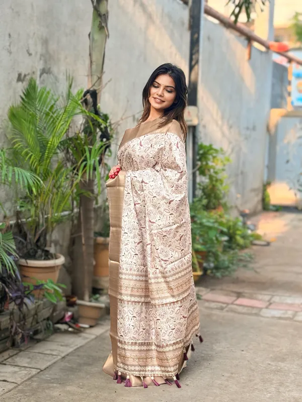 Green_Art_Silk_Self_Design_Kanjivaram_Saree_With_Unstitched_Blouse_For_Women