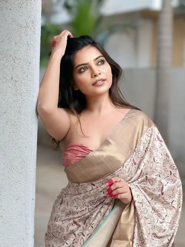 Green_Art_Silk_Self_Design_Kanjivaram_Saree_With_Unstitched_Blouse_For_Women