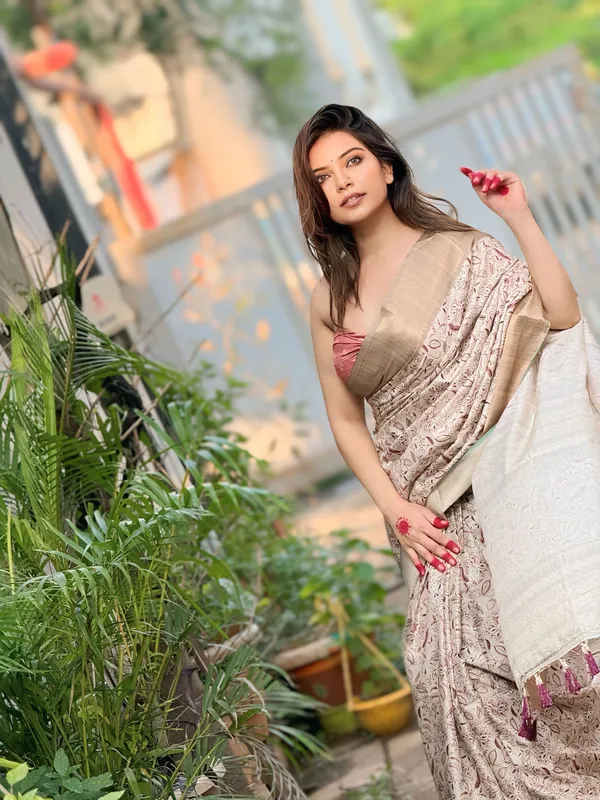 Green_Art_Silk_Self_Design_Kanjivaram_Saree_With_Unstitched_Blouse_For_Women