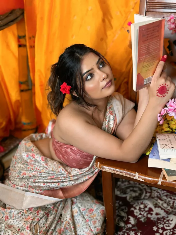 Cream_Art_Silk_Self_Design_Kanjivaram_Saree_With_Unstitched_Blouse_For_Women