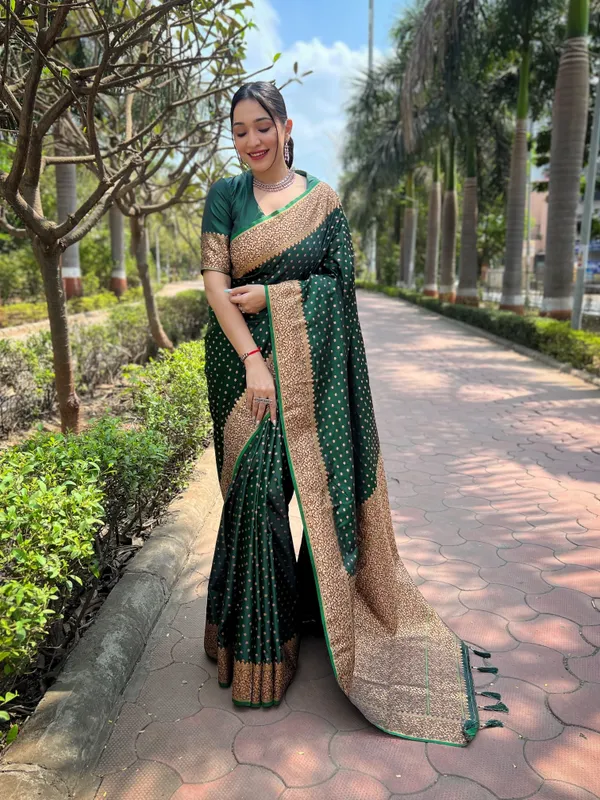 Green_Art_Silk_Self_Design_Banarasi_Saree_With_Unstitched_Blouse_For_Women