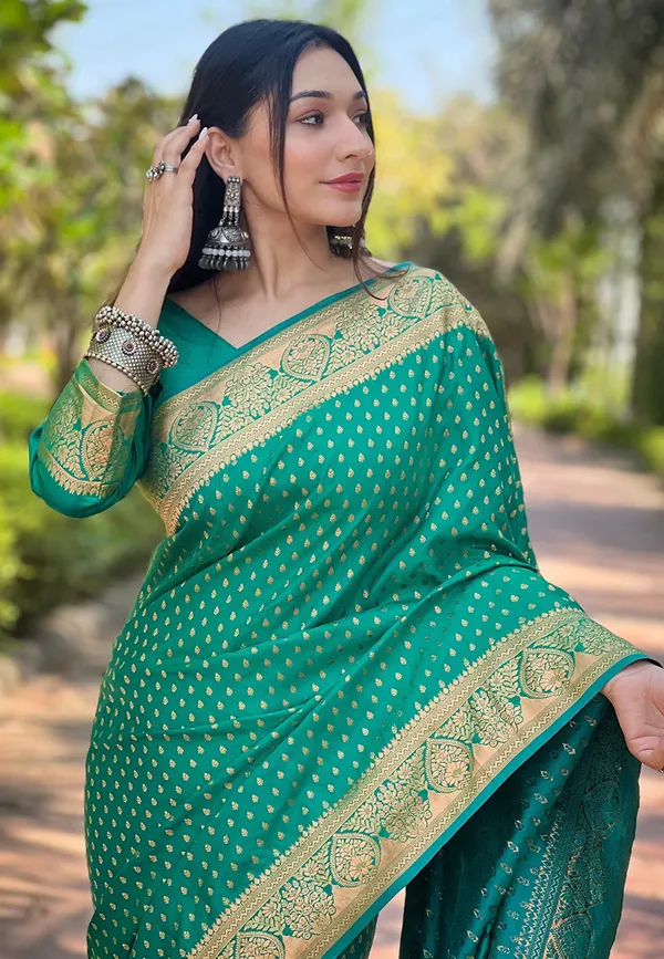 Green_Art_Silk_Self_Design_Banarasi_Saree_With_Unstitched_Blouse_For_Women