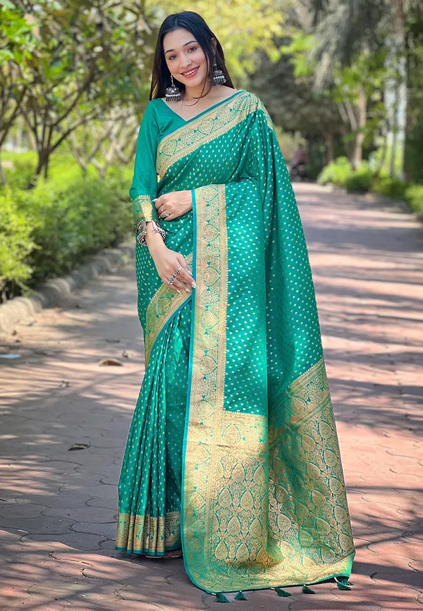 Green_Art_Silk_Self_Design_Banarasi_Saree_With_Unstitched_Blouse_For_Women