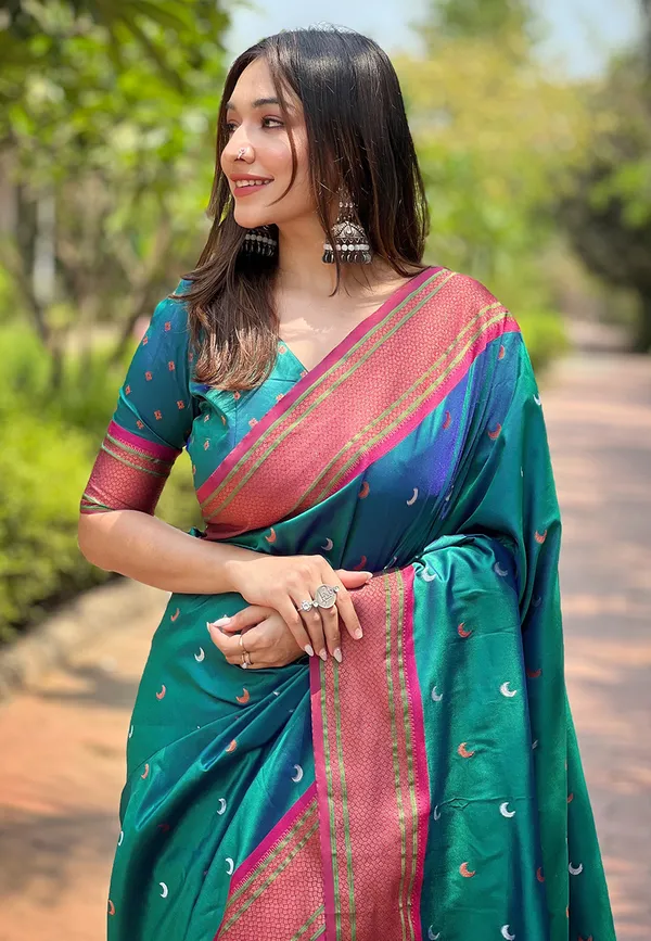 Green_Art_Silk_Self_Design_Paithani_Saree_With_Unstitched_Blouse_For_Women